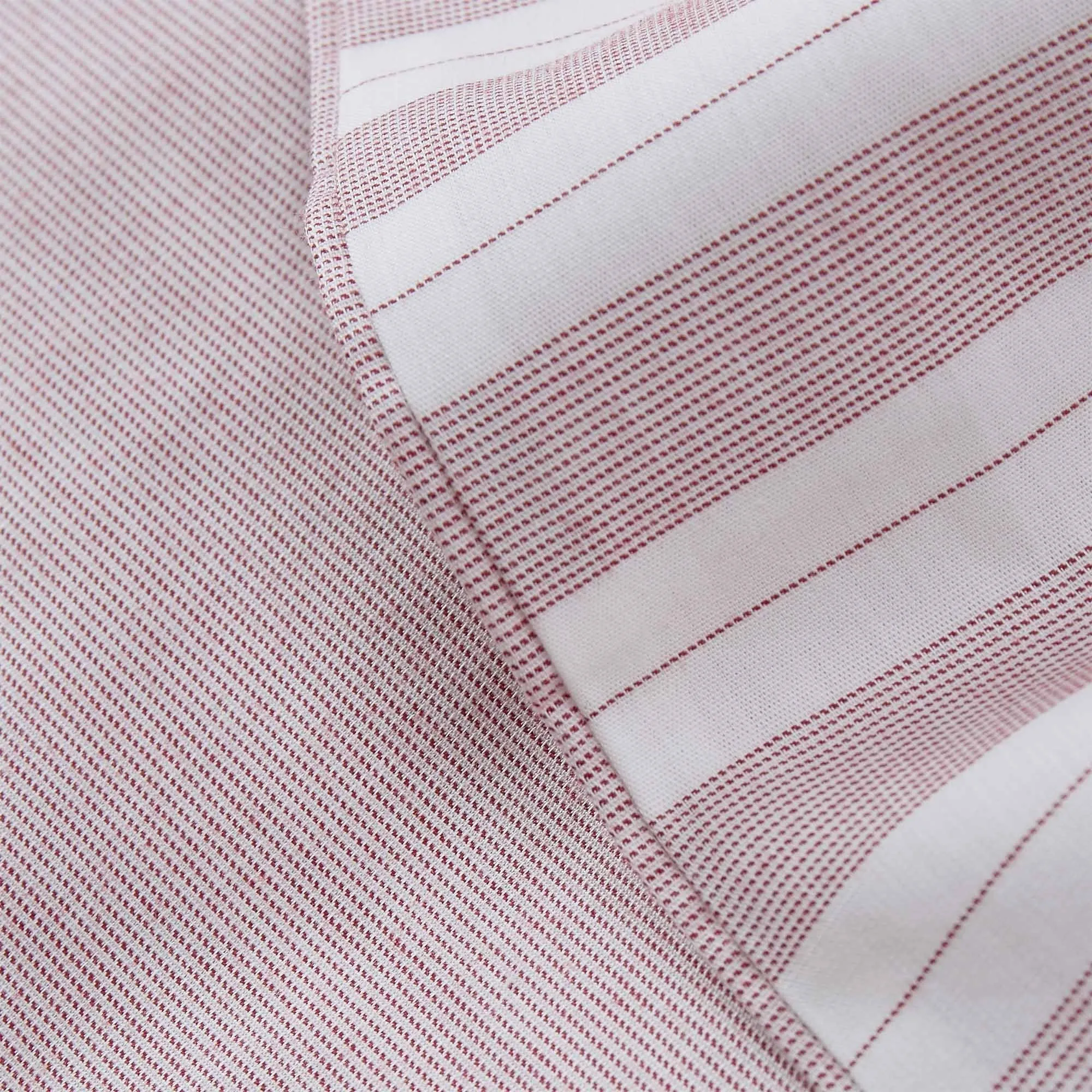 Izeda Pillowcase [Dark red/White]