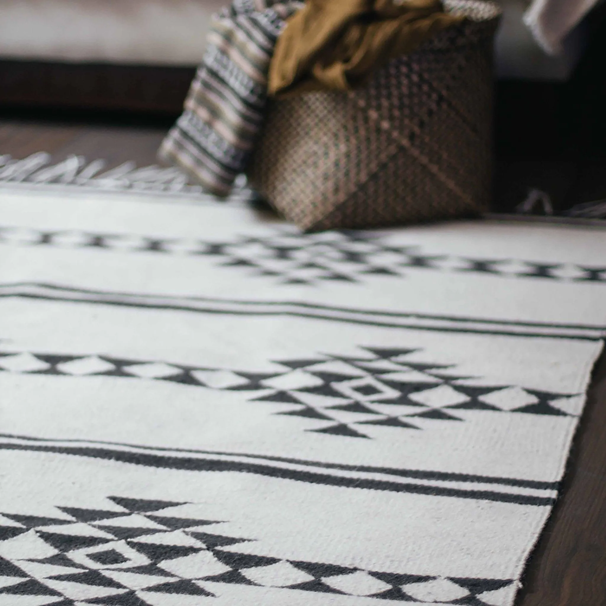 Neutral Medallions Rug - Wool 5'x8'
